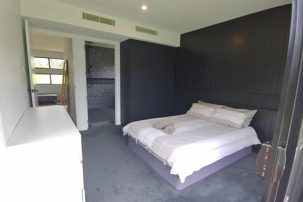 Hinze Dam Cabin Villa Advancetown 0*,  Australia